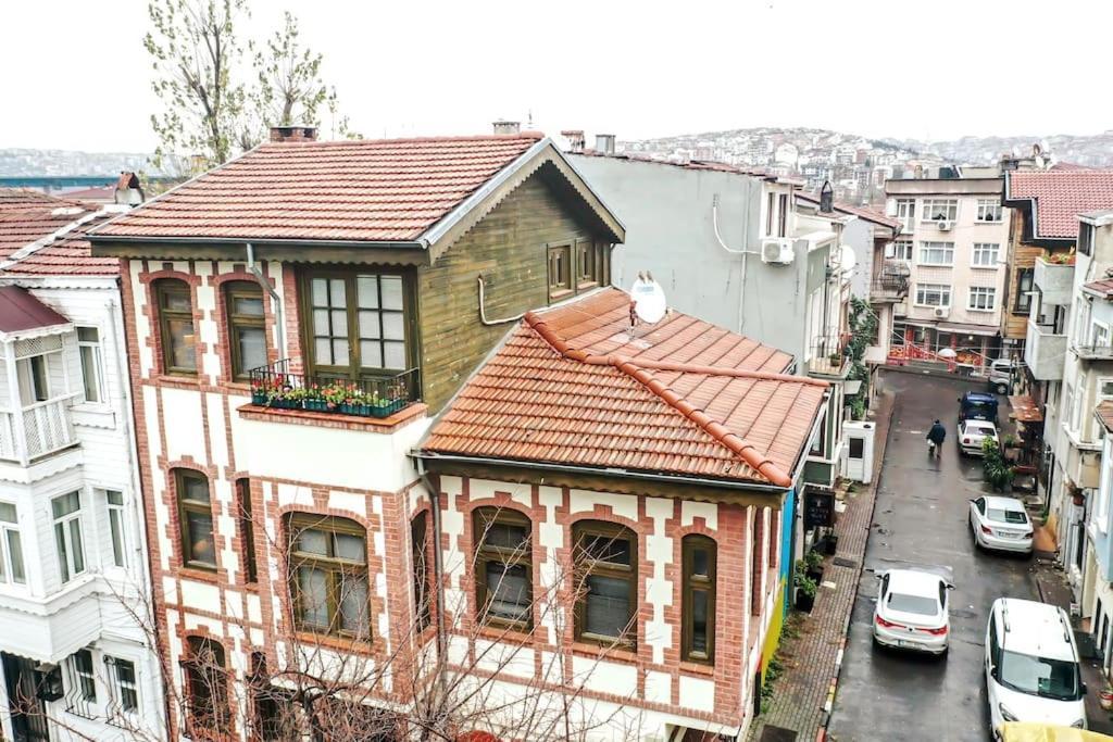 Historical Greco-Ottoman Pavilion Near Tram In Fatih Istanbul Ngoại thất bức ảnh