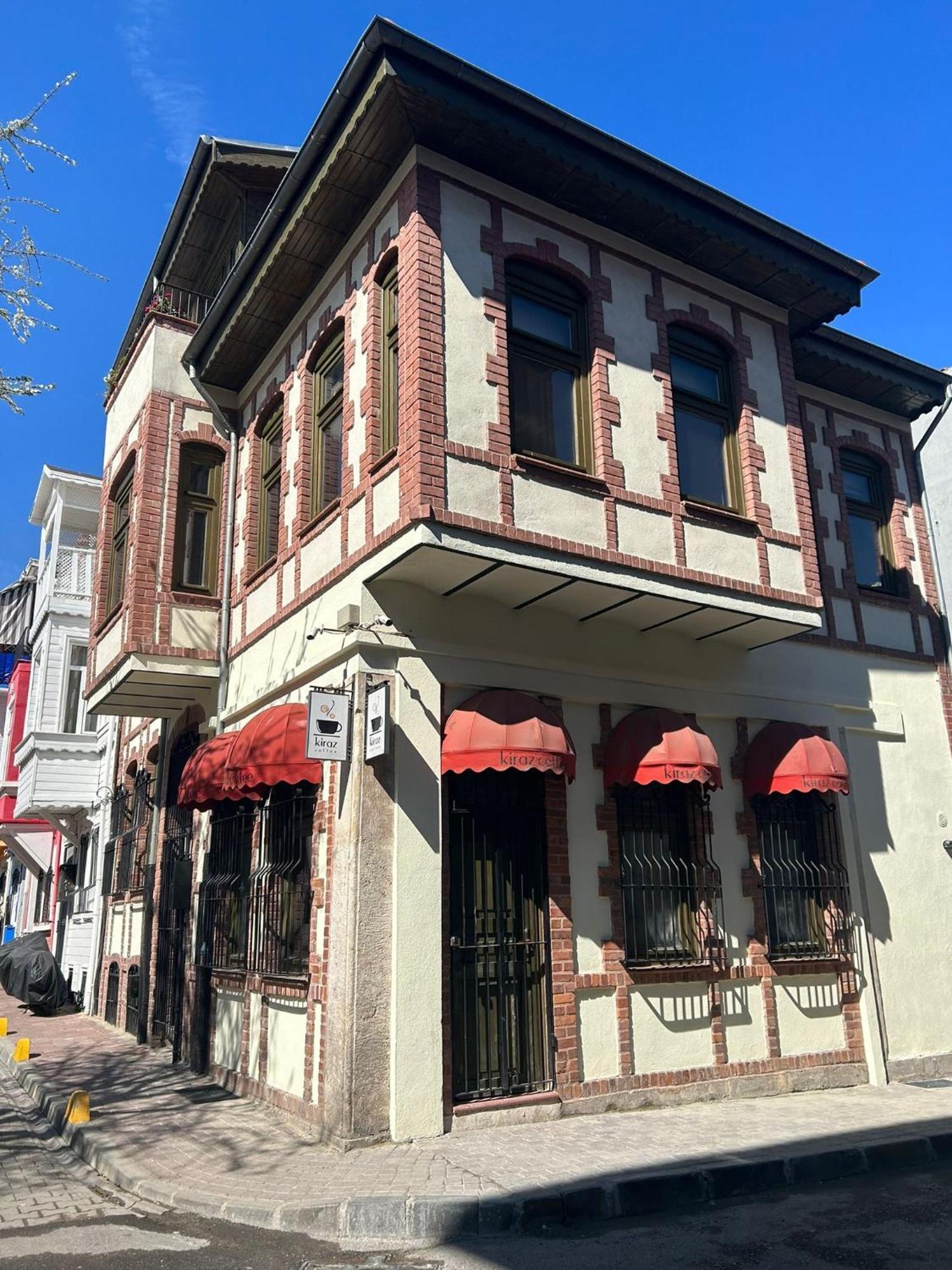 Historical Greco-Ottoman Pavilion Near Tram In Fatih Istanbul Ngoại thất bức ảnh